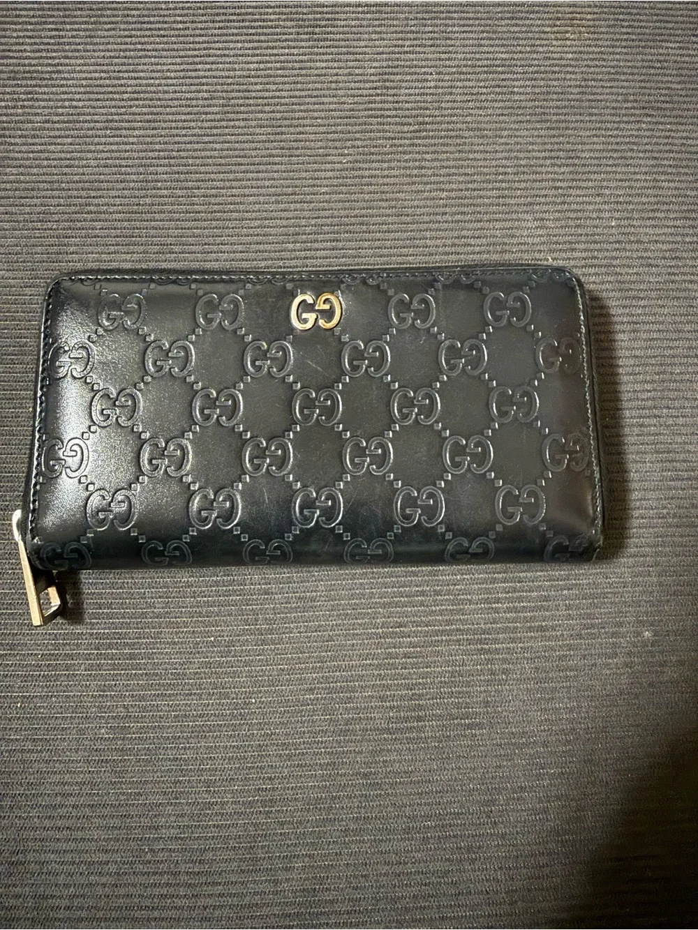 Gucci Black Embossed GG Leather Zip Wallet with Double G silver tone hardware - Picture 2 of 9
